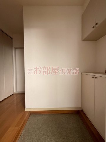 グリーンエクセル小森野Bの玄関|収納もある玄関です