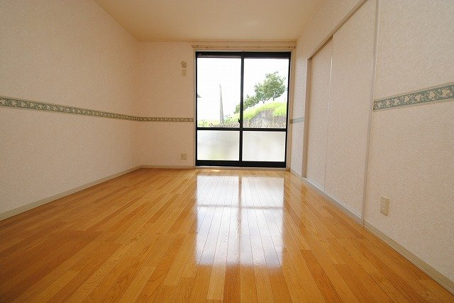 グリーンエクセル小森野Bの洋室|明るい洋室です