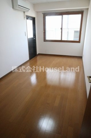 シャンティイ田中町の洋室