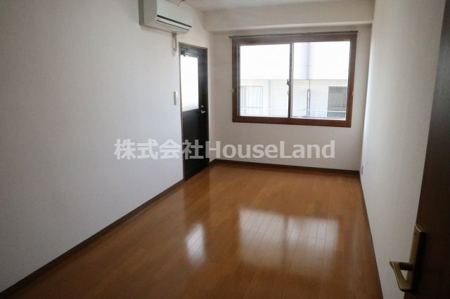 シャンティイ田中町の洋室