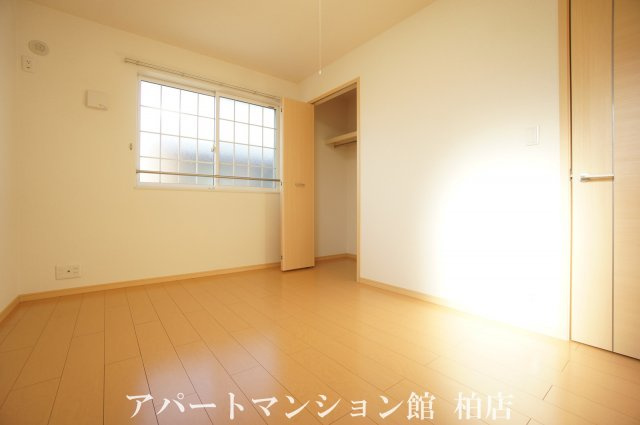 クレッシェンドⅡの寝室|★広々とした洋室6帖
