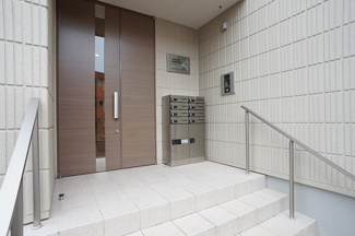 【エントランス】 | 宅配ボックスのあるエントランスです