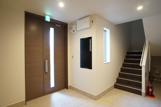 【その他共用部分】 | 建物エントランス内観です