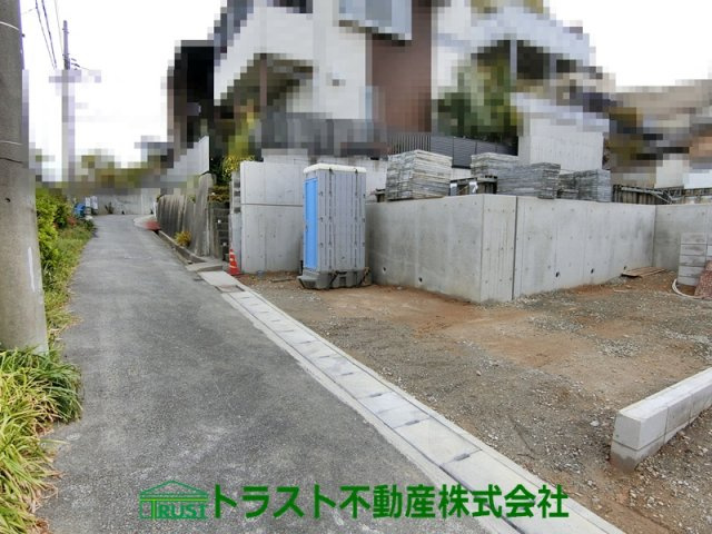 明石市東人丸町　新築戸建の前面道路含む現地写真
