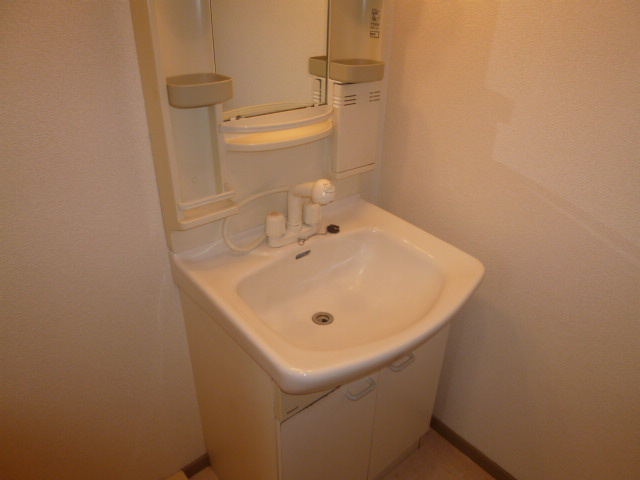 レイモンドサンヴィレッジＢの独立洗面台|洗髪洗面台