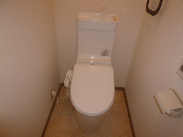 レイモンドサンヴィレッジＢのトイレ|シャワー付きトイレ