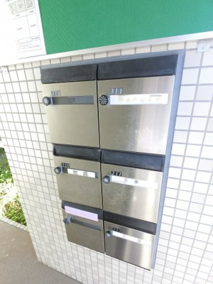 【その他共用部分】 | シュール東永谷 | 集合ポストです。
郵便物などはこちらに届きます。