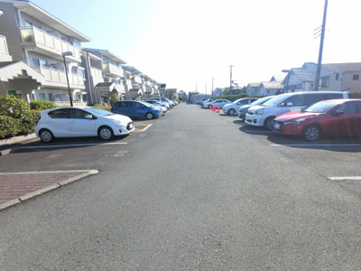 【駐車場】 | シュール東永谷 | 敷地内駐車場スペースです。
1住戸1台利用可能となっております。（月額800円）