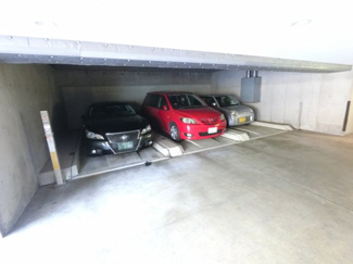 【駐車場】 | 機械式駐車場です。
お車をお持ちの方も安心です。