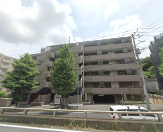【外観】 | 5階部分・南西角部屋につき陽当り・通風良好です。
住まいの独立性を高める玄関ポーチ付♪