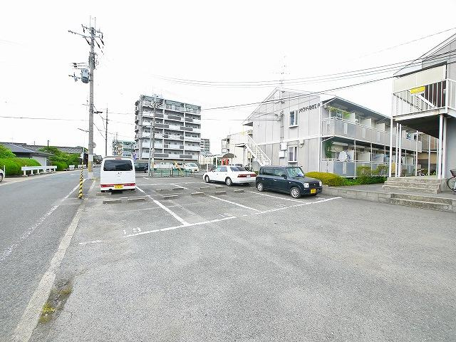 メゾン・ド・スリシエⅠC棟の駐車場|車をお持ちの方に嬉しい駐車場付きの物件です