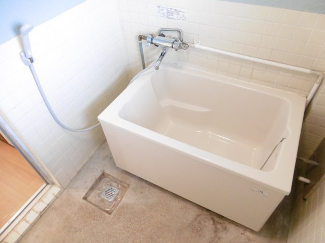 福寿コーポ【キャッシュバック対象物件】の浴室|落ち着いた空間のお風呂です