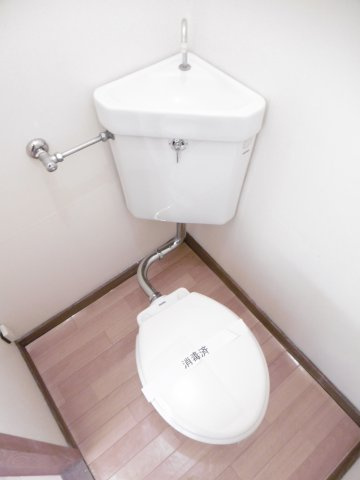 福寿コーポ【キャッシュバック対象物件】のトイレ|落ち着いた色調のトイレです