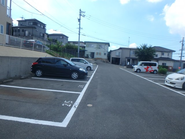 サンヒルズA棟の駐車場