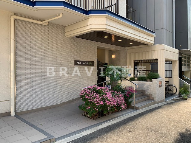 サニーハウス谷町　BRAVI不動産のエントランス|【サニーハウス谷町】ゆとりのあるエントランスです