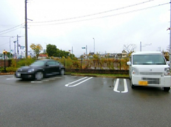 フレフュチュールの駐車場