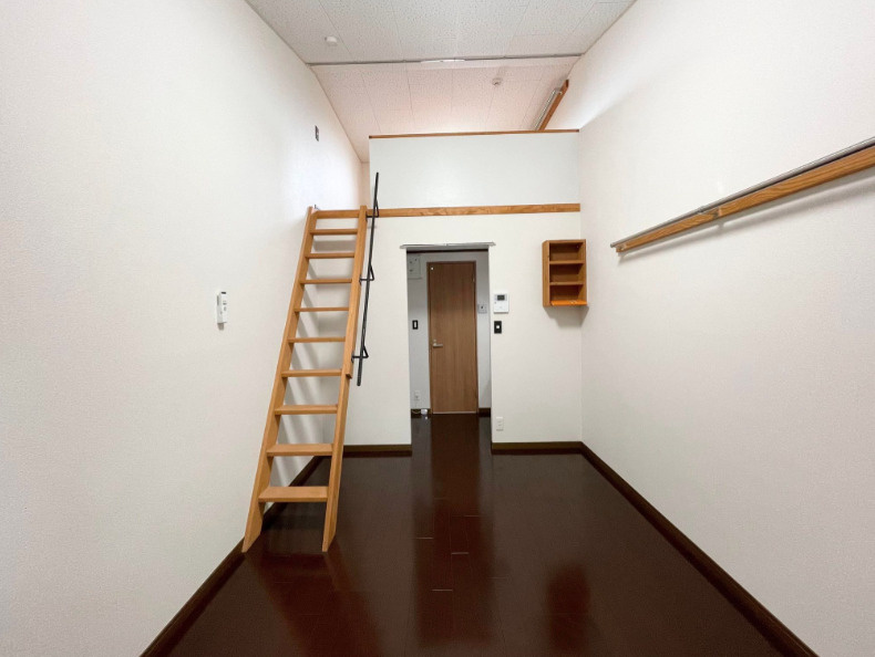 サンマリノ草野C棟【キャッシュバック対象】の内装|明るい色調の室内です