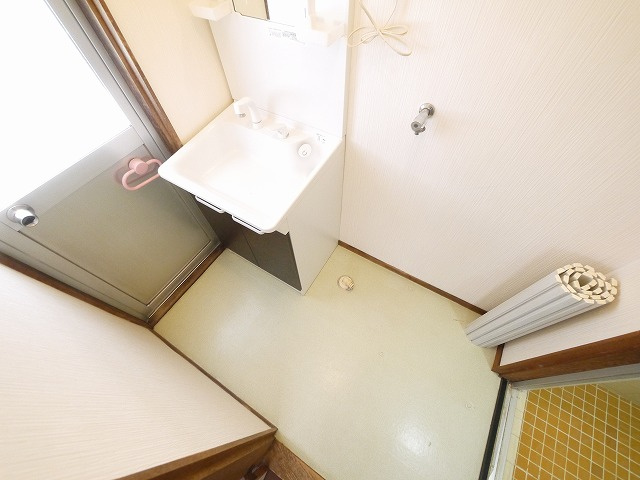 今国府町一戸建の洗面所|脱衣スペースもあります
