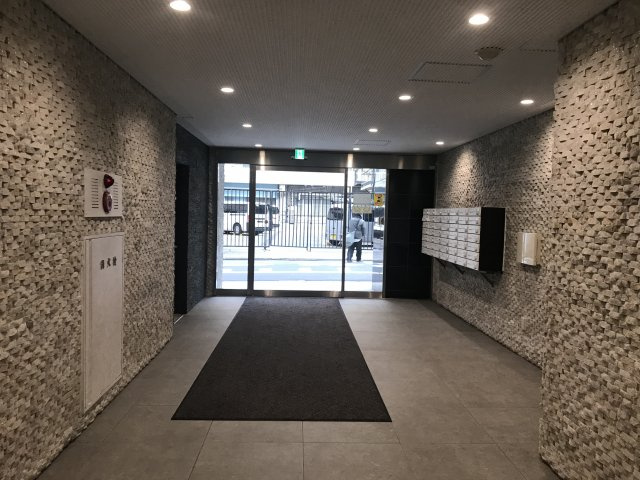 清水ビルのエントランス