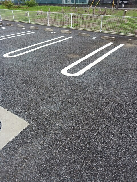 エトワールAの駐車場