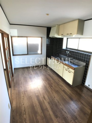 【居間・リビング】 | エレガンスハイツ | こちらの居間で趣味の時間をお楽しみください