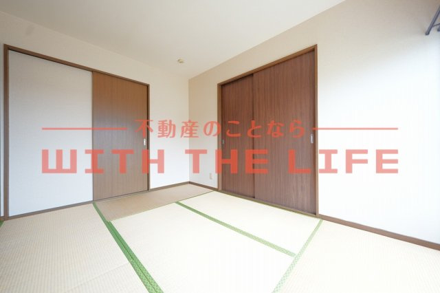 メゾントワエモア【キャッシュバック対象物件】の和室|畳の上でゆっくりとくつろげる和室です