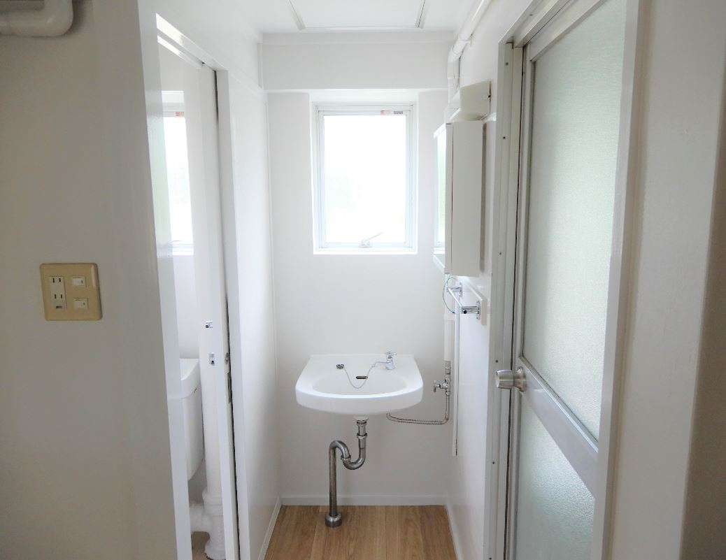 ビレッジハウス大牟田【キャッシュバック対象物件】の独立洗面台|朝の支度にも助かる、独立の洗髪洗面化粧台