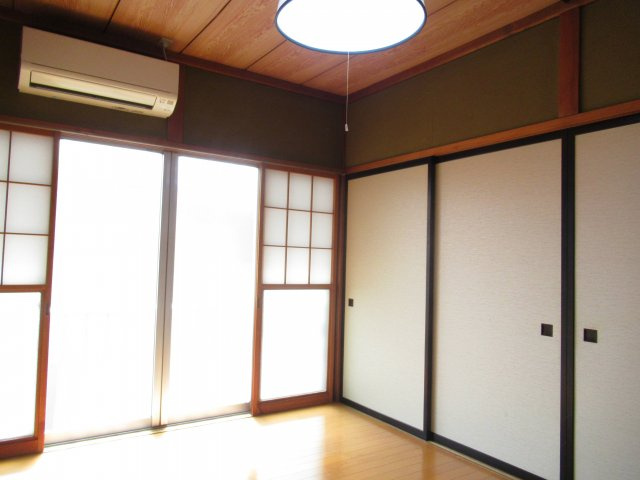 ハイム上町の洋室