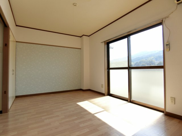 コーポ幸【キャッシュバック対象物件】の居間・リビング|ゆったりとした居間です