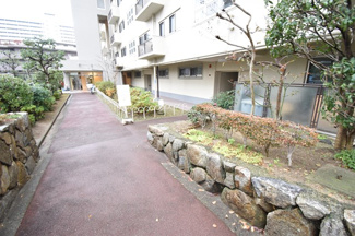 【周辺】 | 物件資料を、メールやご郵送にてお届けすることが可能です。また、お客さまのご不明な点がありましたら、お気軽に弊社スタッフまでお聞きくださいませ。