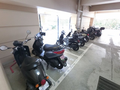 【その他共用部分】 | レイディアントシティ横濱カルティエ7 | バイク置場