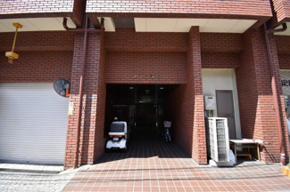 【エントランス】 | 蒲田駅徒歩2分の好立地。
周辺には商業施設が多くあり生活しやすいです。
巡回管理ですがきれいに管理されております。