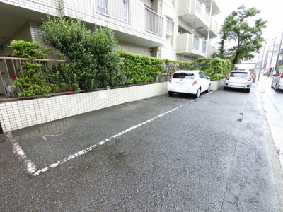 【駐車場】 | クリオ上大岡ホームズ | 敷地内駐車場