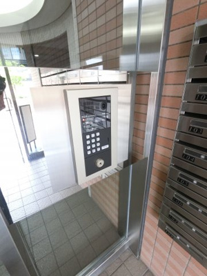 【その他共用部分】 | グランドメゾン上永谷 | オートロック付きのマンションです。
防犯面も安心です。