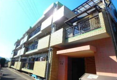 【外観】 | グレース小倉 | 南向きの明るいお部屋、階下の心配のない1階住戸です。
クロスガーデン川崎やサミットストアなど商業施設・飲食店が充実♪