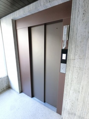 【その他共用部分】 | 岸谷コーポ | エレベータ付きのマンションです。
お買い物やベ尾ーヵーの出し入れに便利です。