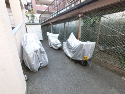 【その他共用部分】 | 岸谷コーポ | バイク置き場です。