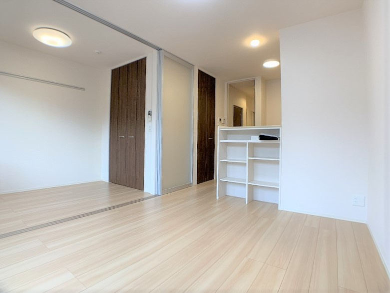 ハピネス向中野の居間・リビング