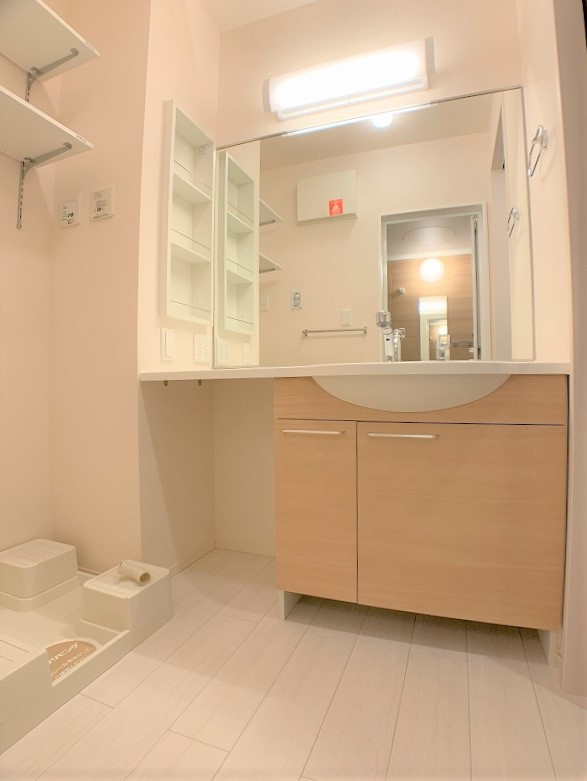 ハピネス向中野の独立洗面台