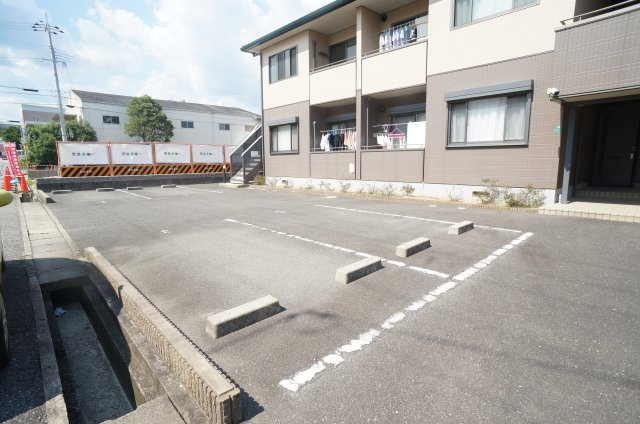 シャーメゾン伊丹荒牧の駐車場