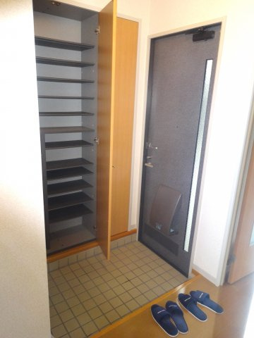 シャーメゾン伊丹荒牧の玄関