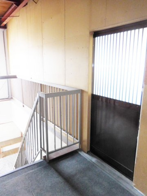 【玄関】 | ウエオ事務所2階 | 入口