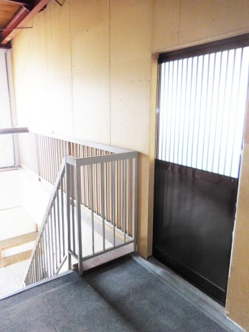 【玄関】 | ウエオ事務所2階 | 入口