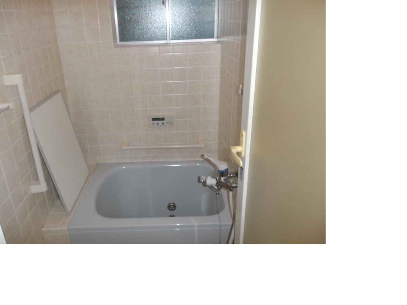 西野戸建ての浴室