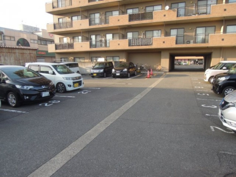 アパガーデンコート西方の駐車場