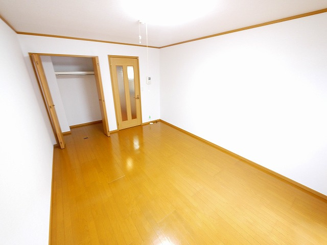 ウエストメゾン大宮の洋室|コンパクトで使いやすい洋室です