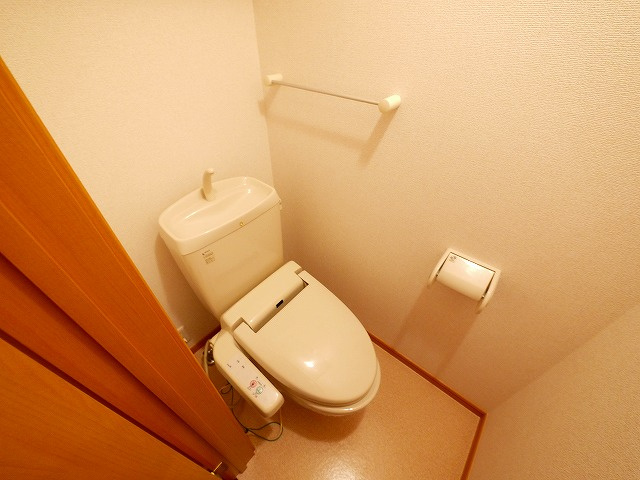 ウエストメゾン大宮のトイレ|落ち着いた色調のトイレです