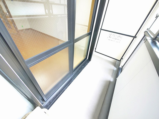 ウエストメゾン大宮のバルコニー|外からの目が気にならないバルコニーで洗濯物が干せます