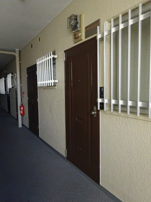 【その他共用部分】 | 紙谷第３マンション | 玄関ドアと共有廊下です。