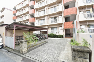 【エントランス】 | 矢口マイコーポ | 東急多摩川線「武蔵新田」駅徒歩9分、「矢口渡」駅徒歩10分と好立地。
通勤時間の短縮でご家族と過ごす時間を増やす事が出来ます。